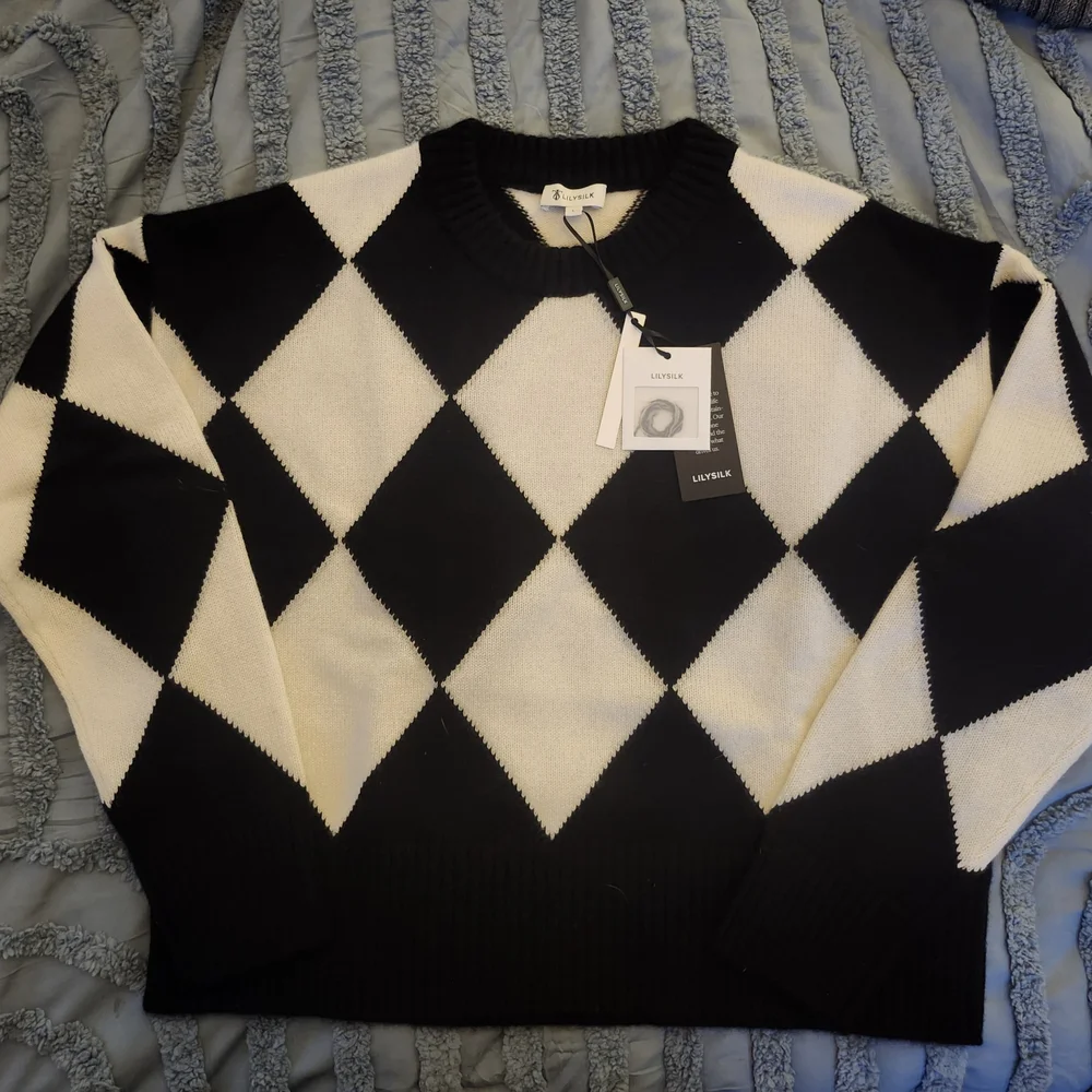BRAND NEW in Gift Box With Tags Womens LilySilk Round Neck Argyle Sweater Large - Picture 6 of 12